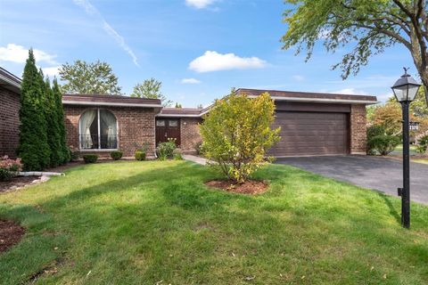 Photo of 2378 Salceda Drive, Northbrook, IL 60062 (MLS # 12468903)