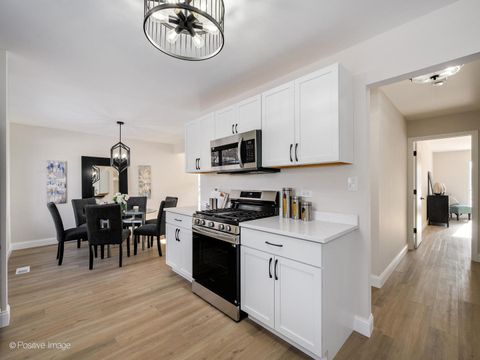 Tiny photo for 1100 N Warwick Circle, Hoffman Estates, IL 60169 (MLS # 12543963)