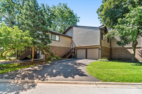 Photo of 29W365 Thornwood Lane #365, Warrenville, IL 60555 (MLS # 12684125)