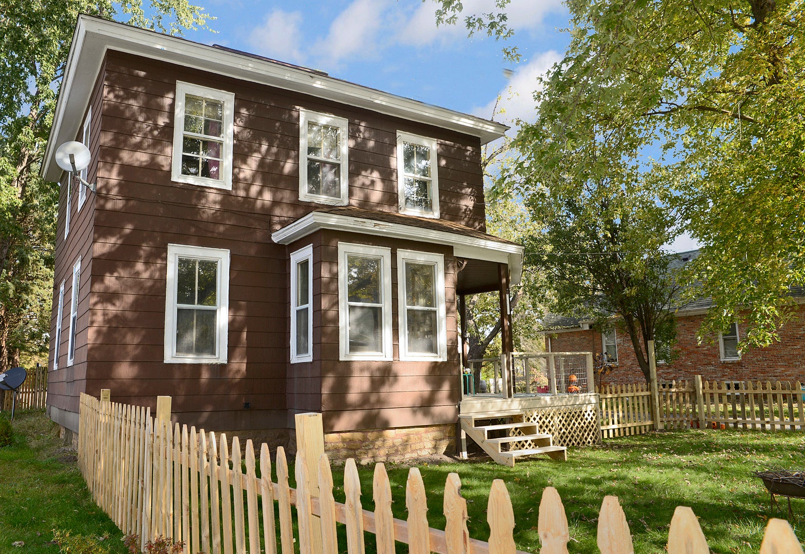 165 W Lincoln Street