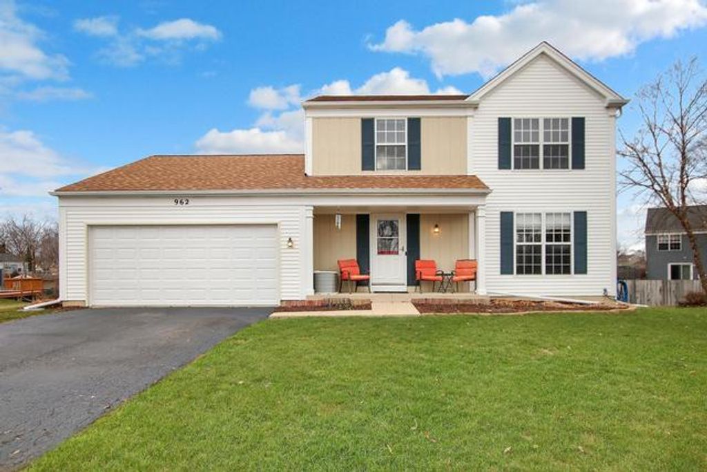 Photo for 962 Annadale Drive, Elgin, IL 60123 (MLS # 12508586)