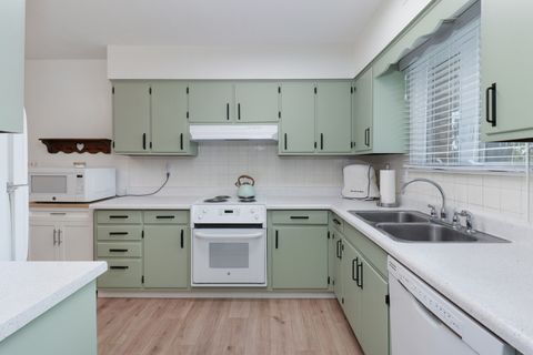 Tiny photo for 2202 E Lincoln Street #7, Bloomington, IL 61701 (MLS # 12483297)