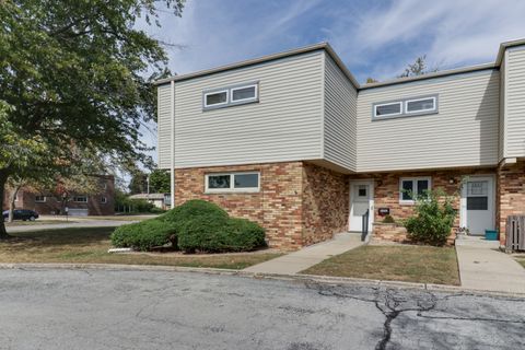 Tiny photo for 2202 E Lincoln Street #7, Bloomington, IL 61701 (MLS # 12483297)