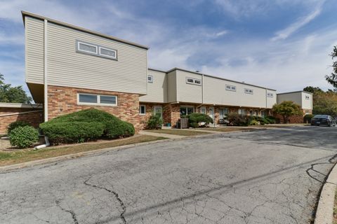 Tiny photo for 2202 E Lincoln Street #7, Bloomington, IL 61701 (MLS # 12483297)