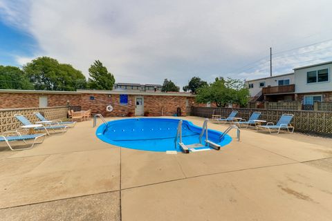 Tiny photo for 2202 E Lincoln Street #7, Bloomington, IL 61701 (MLS # 12483297)