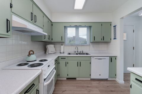 Tiny photo for 2202 E Lincoln Street #7, Bloomington, IL 61701 (MLS # 12483297)