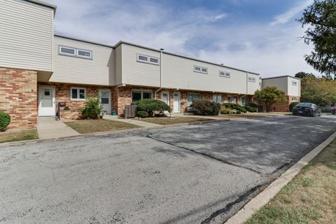 Tiny photo for 2202 E Lincoln Street #7, Bloomington, IL 61701 (MLS # 12483297)