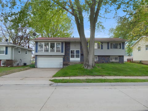 Tiny photo for 1118 N 13TH Street, Clinton, IA 52732 (MLS # 12629506)