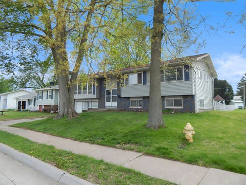 Tiny photo for 1118 N 13TH Street, Clinton, IA 52732 (MLS # 12629506)