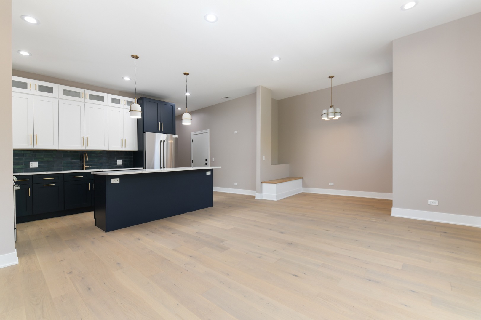 1627 W Warren Boulevard 2