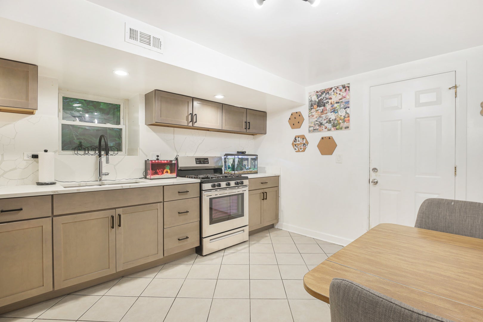 3112 N Davlin Court B - Photo 4