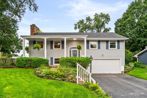Photo of 932 Longmeadow Drive, Geneva, IL 60134 (MLS # 12735351)