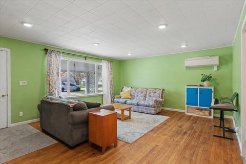 Tiny photo for 333 W Pine Street, Paxton, IL 60957 (MLS # 12615353)