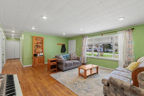 Tiny photo for 333 W Pine Street, Paxton, IL 60957 (MLS # 12615353)