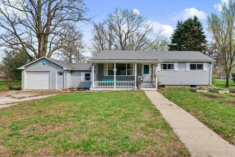 Photo of 333 W Pine Street, Paxton, IL 60957 (MLS # 12615353)