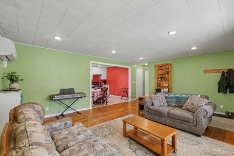 Tiny photo for 333 W Pine Street, Paxton, IL 60957 (MLS # 12615353)