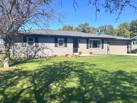 Photo of 914 E Boyer Street, Gibson City, IL 60936 (MLS # 12777698)