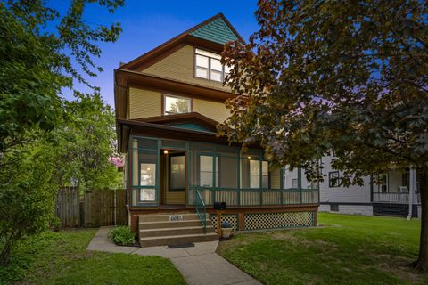 Photo of 2213 Iowa Street, Davenport, IA 52803 (MLS # 12633389)