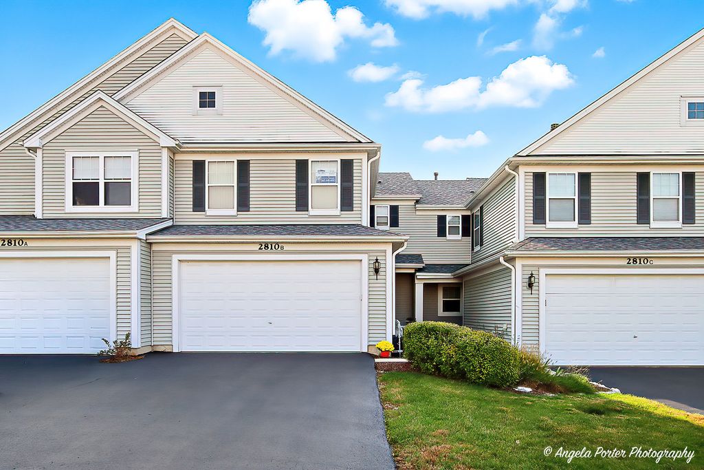 Photo for 2810 Cattail Court #B, Wauconda, IL 60084 (MLS # 12484490)