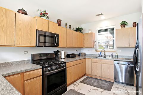 Tiny photo for 2810 Cattail Court #B, Wauconda, IL 60084 (MLS # 12484490)