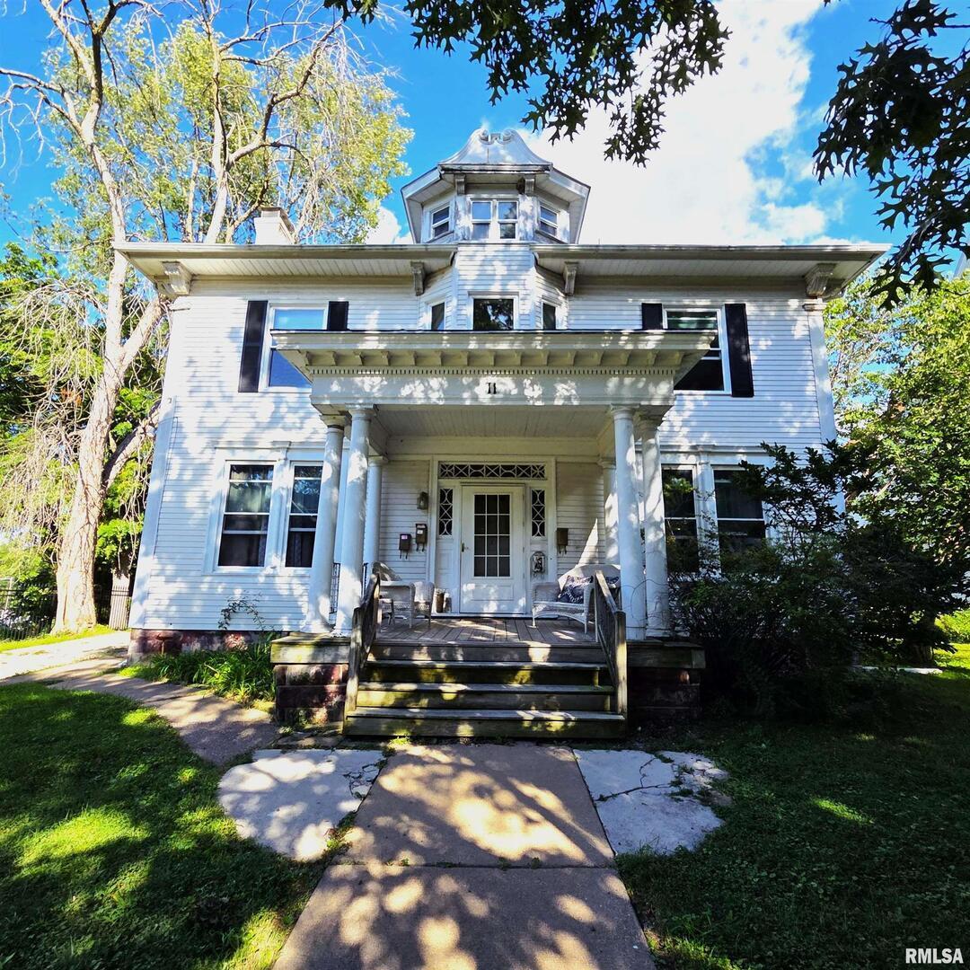 Photo 1 of 26 — 11 OAK Lane, Davenport, IA 52803