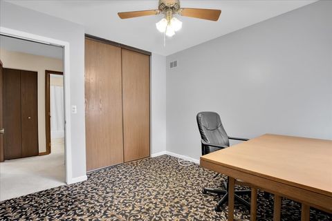 Tiny photo for 305 Abbey Lane, Vernon Hills, IL 60061 (MLS # 12612970)