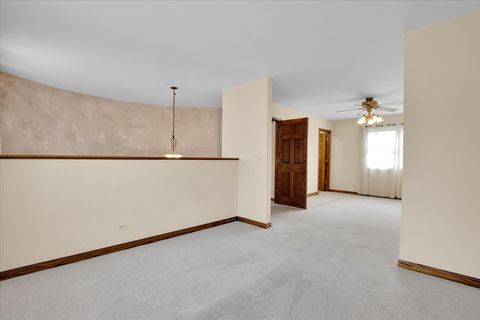 Tiny photo for 305 Abbey Lane, Vernon Hills, IL 60061 (MLS # 12612970)