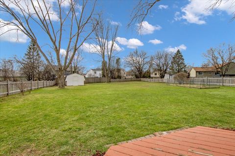 Tiny photo for 305 Abbey Lane, Vernon Hills, IL 60061 (MLS # 12612970)