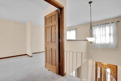 Tiny photo for 305 Abbey Lane, Vernon Hills, IL 60061 (MLS # 12612970)