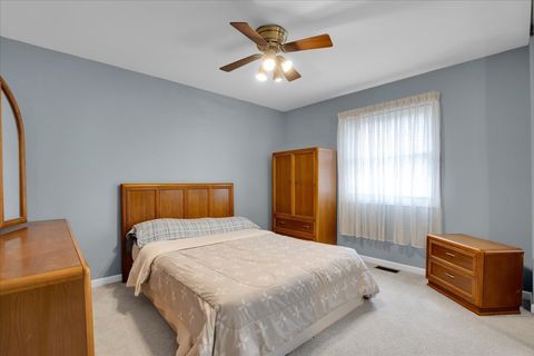 Tiny photo for 305 Abbey Lane, Vernon Hills, IL 60061 (MLS # 12612970)