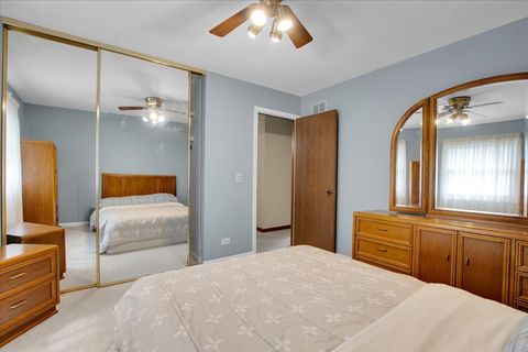 Tiny photo for 305 Abbey Lane, Vernon Hills, IL 60061 (MLS # 12612970)