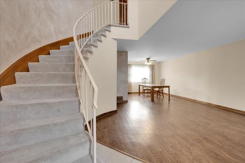 Tiny photo for 305 Abbey Lane, Vernon Hills, IL 60061 (MLS # 12612970)