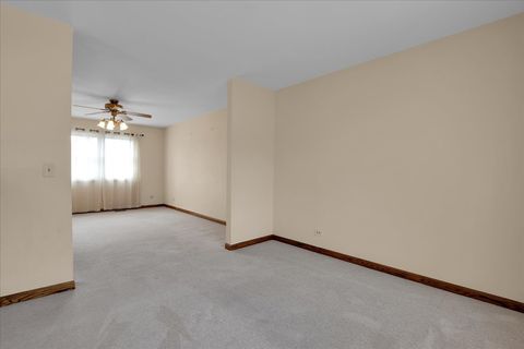 Tiny photo for 305 Abbey Lane, Vernon Hills, IL 60061 (MLS # 12612970)