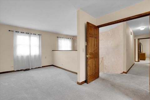 Tiny photo for 305 Abbey Lane, Vernon Hills, IL 60061 (MLS # 12612970)