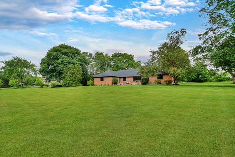 Tiny photo for 5 Bruce Circle N, Hawthorn Woods, IL 60047 (MLS # 12667395)