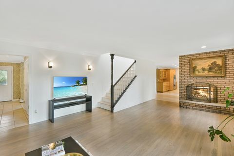 Tiny photo for 5 Bruce Circle N, Hawthorn Woods, IL 60047 (MLS # 12667395)