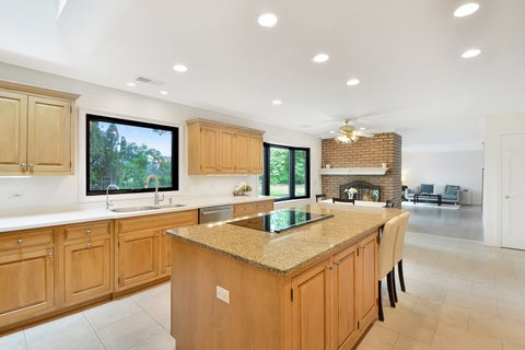 Tiny photo for 5 Bruce Circle N, Hawthorn Woods, IL 60047 (MLS # 12667395)