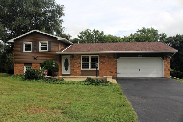 1119 E CLINTON AVE, FARMER CITY, IL 61842 - Image 4801f4f5fc483700a99d627a8d608e71/1827681362