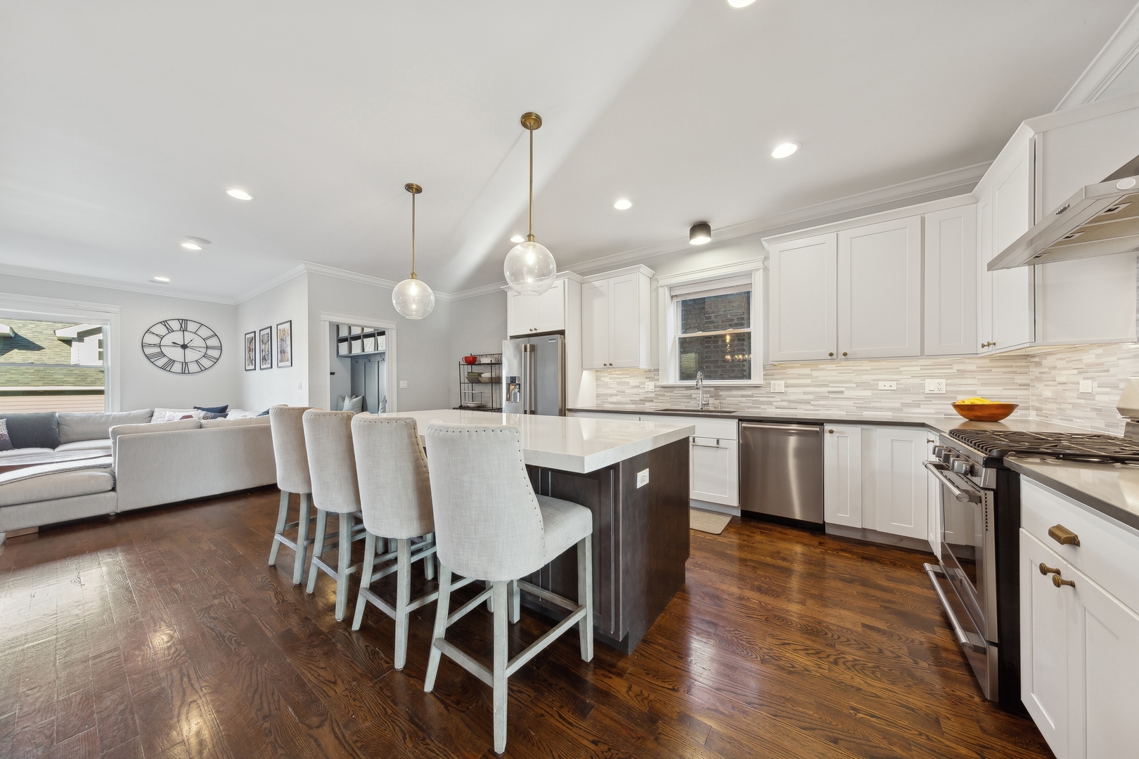 5622 W Pensacola Avenue