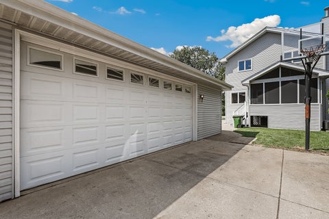 Tiny photo for 9817 Minnick Avenue, Oak Lawn, IL 60453 (MLS # 12774516)