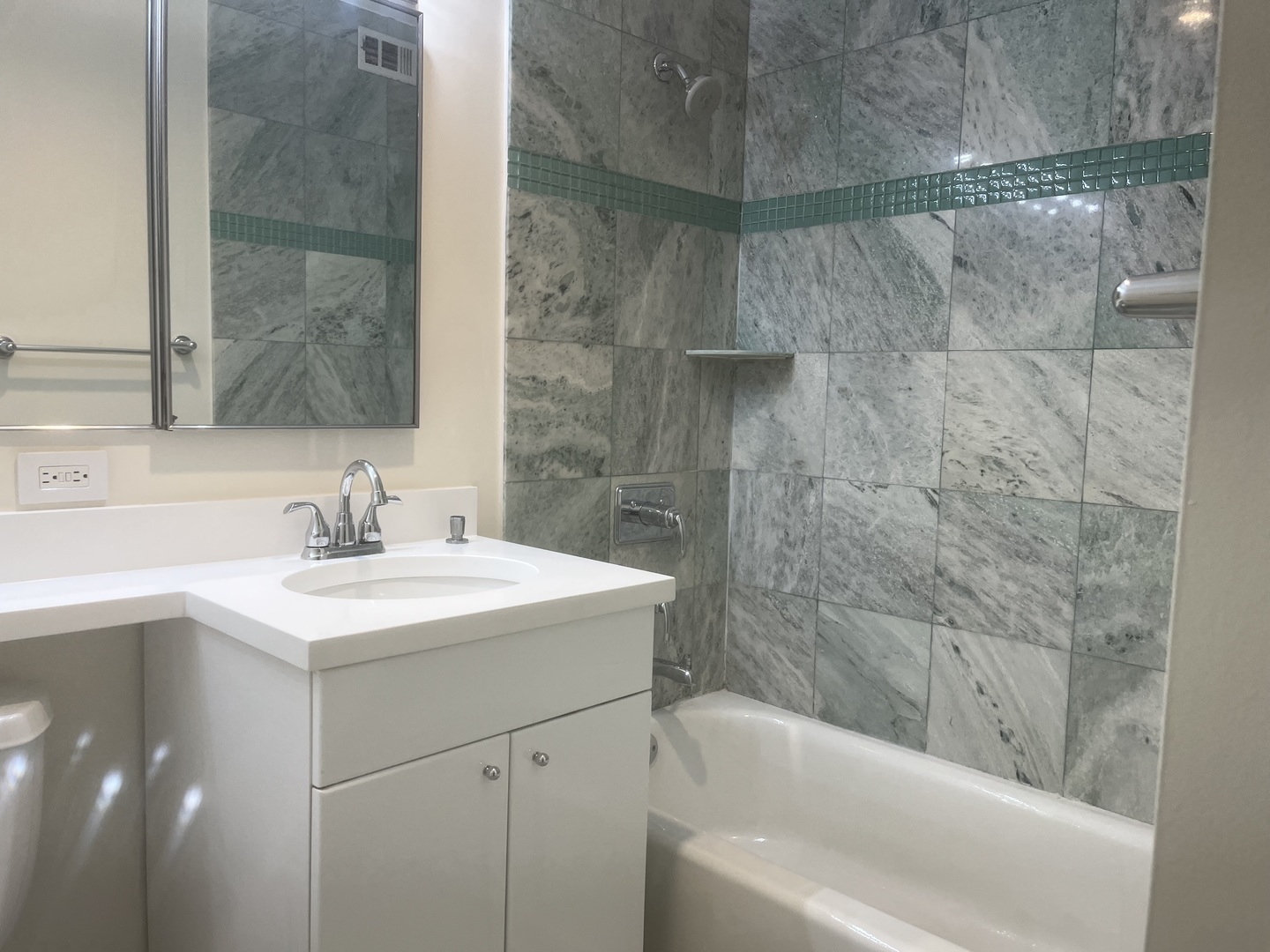 Chicago, Illinois 60610, United States, 2 Bedrooms Bedrooms, ,2 BathroomsBathrooms,Residential,Active,219687