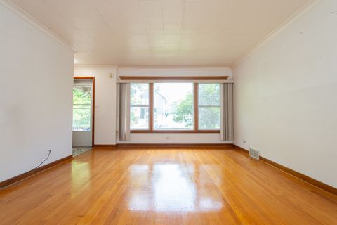 Tiny photo for 5019 W Carmen Avenue, Chicago, IL 60630 (MLS # 12477733)