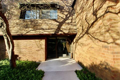 Tiny photo for 10 Old Oak Drive #103, Buffalo Grove, IL 60089 (MLS # 12517857)