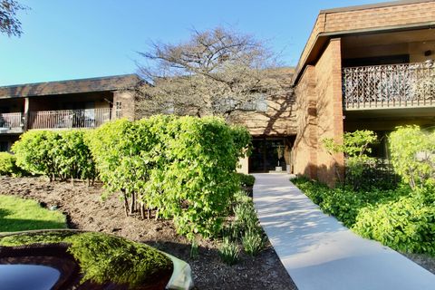 10 Old Oak Drive 103 Buffalo Grove IL 60089