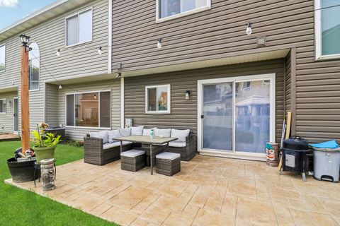 Tiny photo for 20 Dogwood Court, Lake In The Hills, IL 60156 (MLS # 12484887)