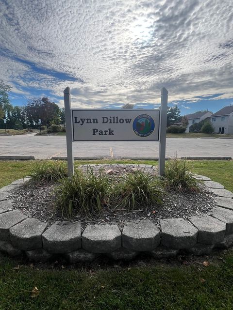 Tiny photo for 20 Dogwood Court, Lake In The Hills, IL 60156 (MLS # 12484887)
