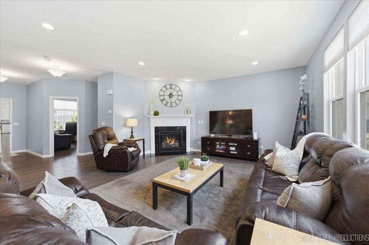 Properties 4 708 Rochester Lane