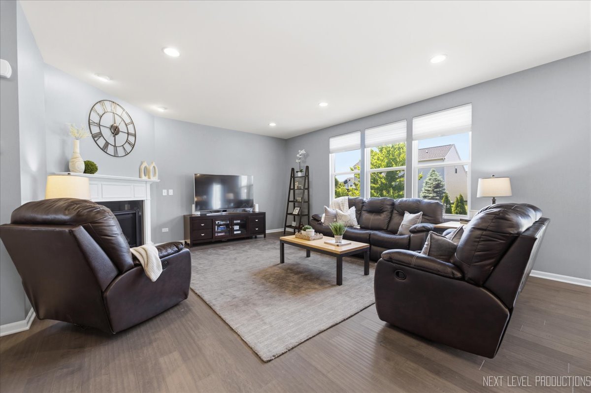 Properties 3 708 Rochester Lane