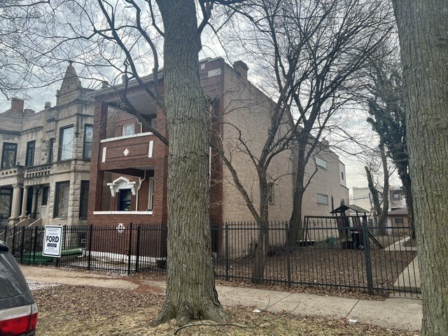 3445 W Adams Street