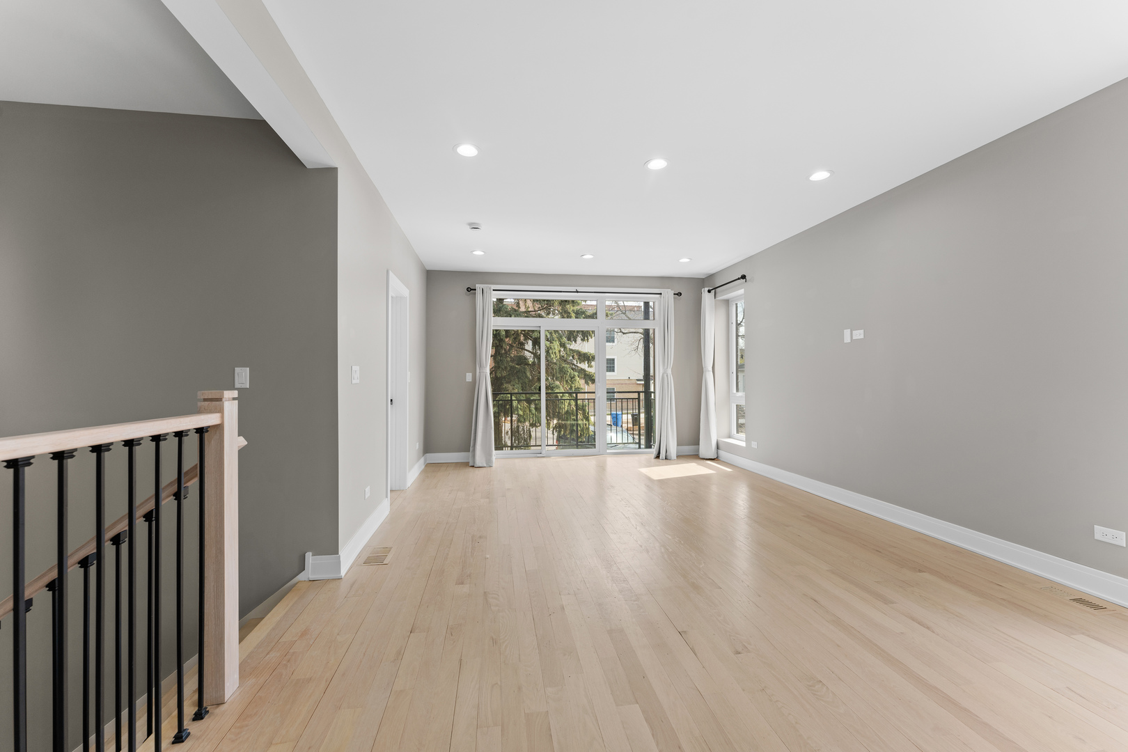 7428 N Rogers Avenue 1E